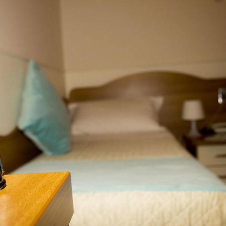 Hotel Ristorante Sbranetta Роццано Экстерьер фото