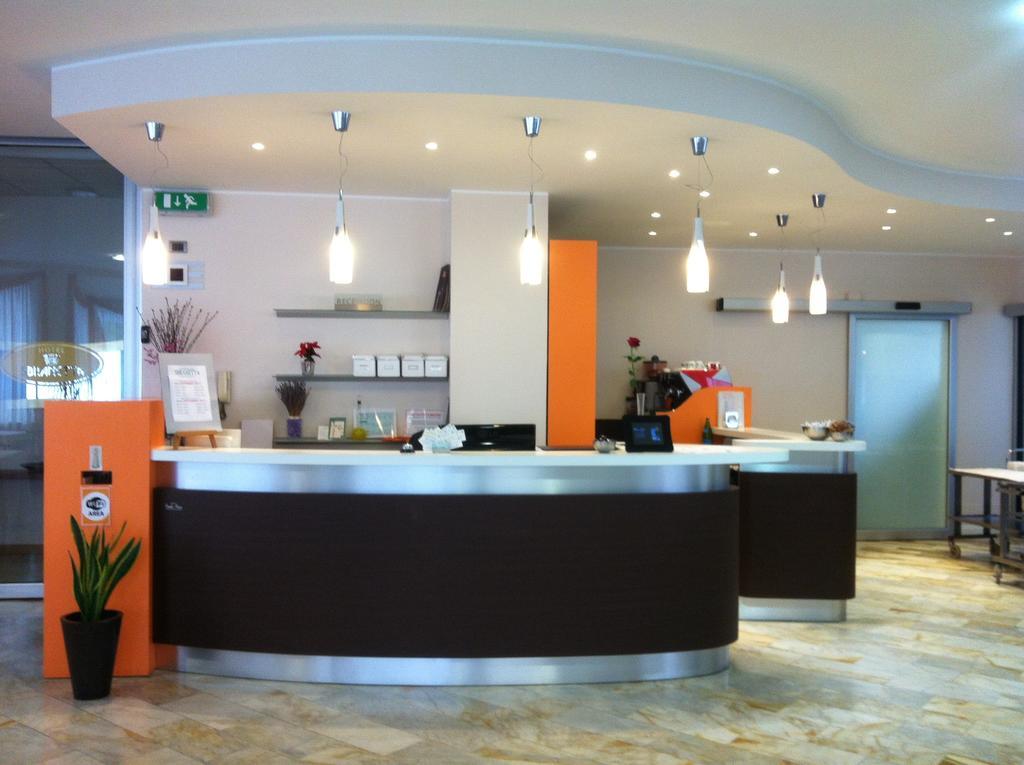 Hotel Ristorante Sbranetta Роццано Экстерьер фото